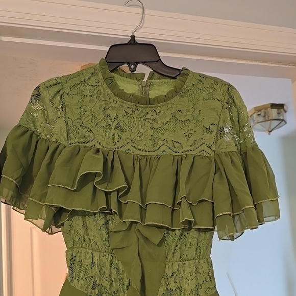 Elegant Green Lace Ruffle Dress - Picture 3 of 6